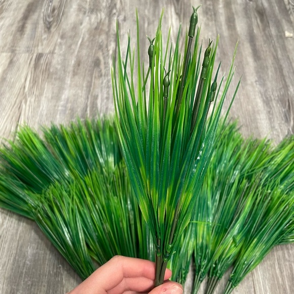 Artificial Green Grass Bundle - Picture 1 of 2